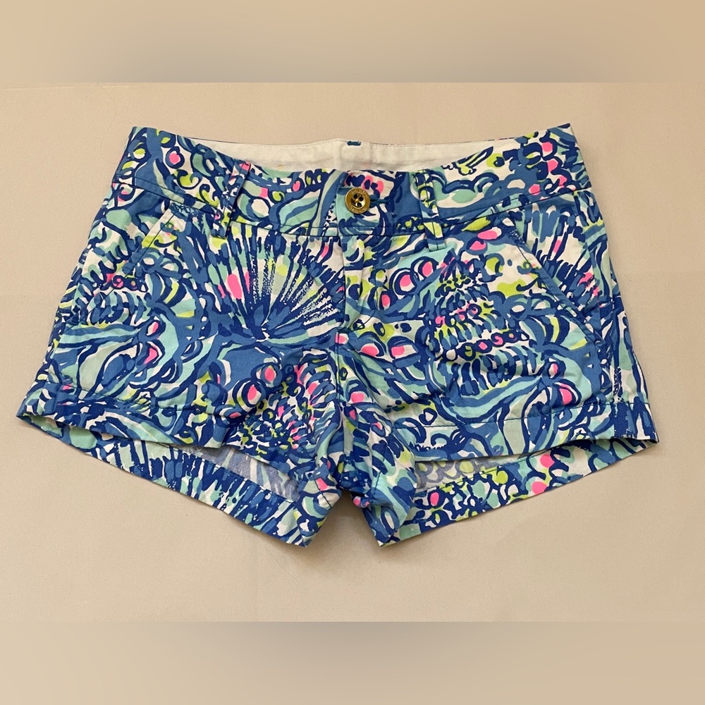 Lilly Pulitzer shorts size 00. Pockets in the front and back. Great condition.